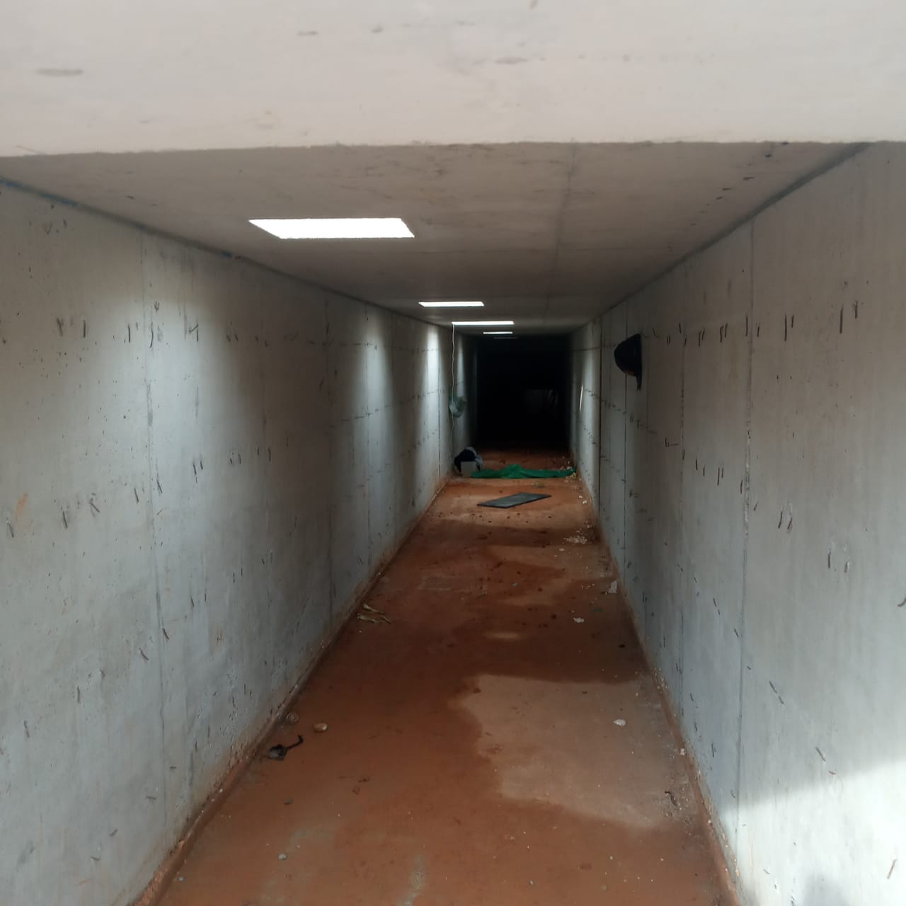 Galeria subterrânea em concreto armado